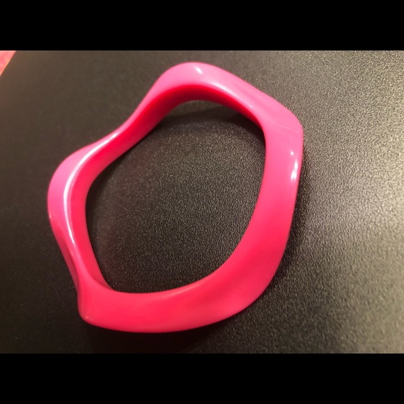 80s Hot Pink Bangle Bracelet - Picture 4 of 4